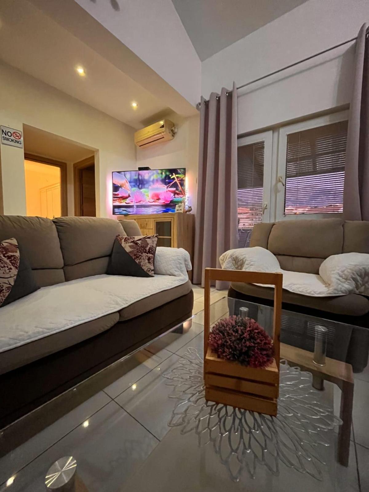 Guberinic,tivat ,trosoban Stan Апартаменти