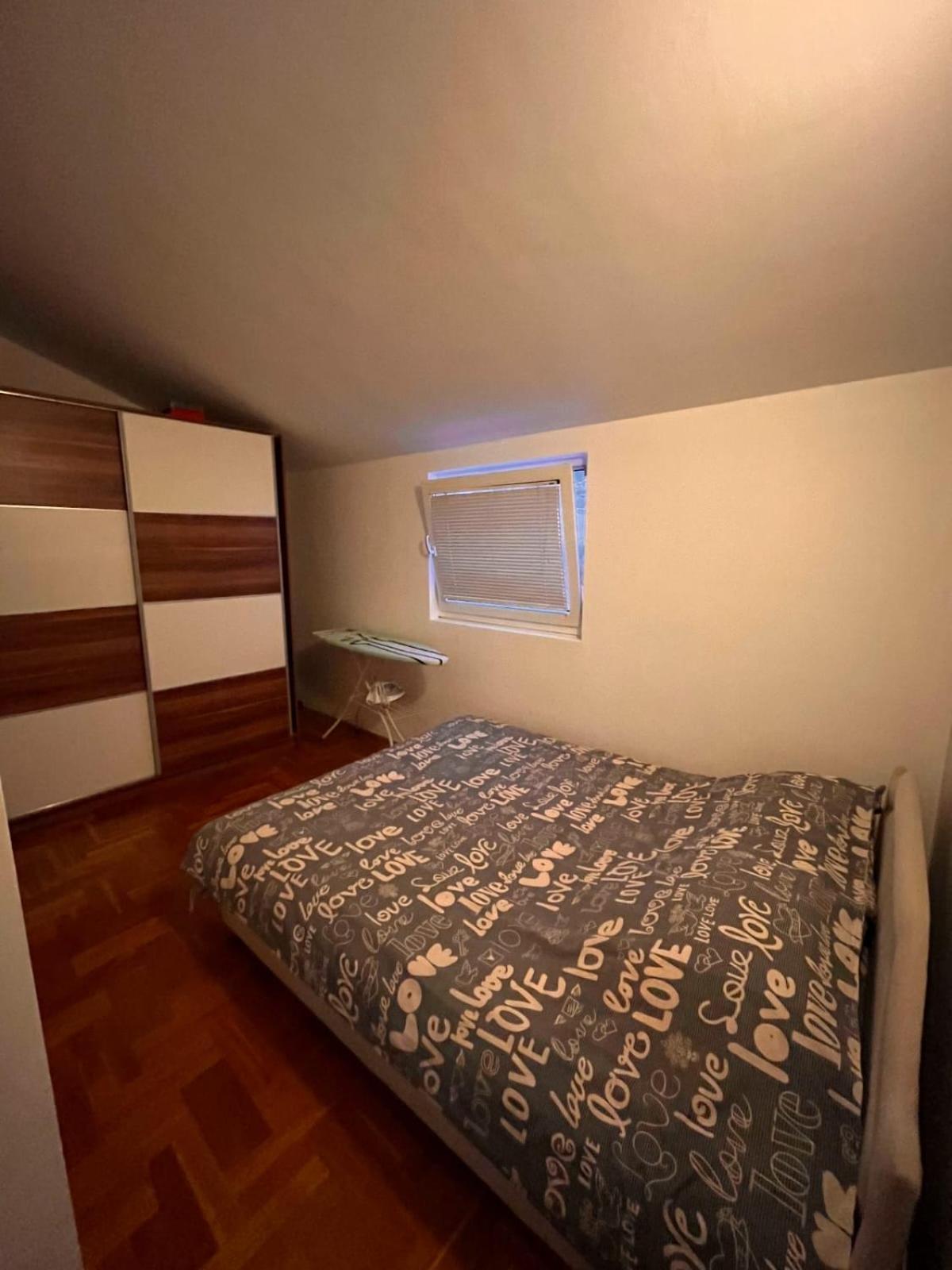 Апартаменти Guberinic,tivat ,trosoban Stan Тиват